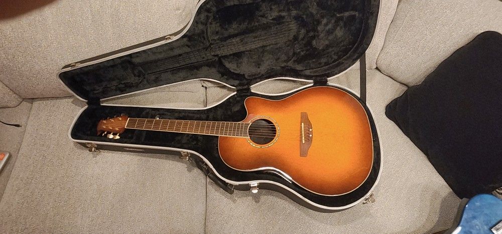 Ovation Celebrity w/ HARDCASE