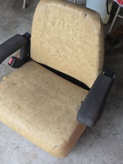 Zero turn seat