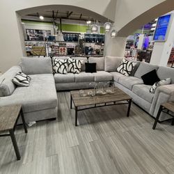 Large Modern Sectional Sofa – Like New, Neutral Color