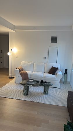 Beautiful WASHABLE White Sofa Cozy 3 Seat