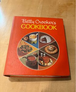 Vintage Betty Crocker’s Cookbook 5-Ring Binder Red Pie Cover Golden Press
