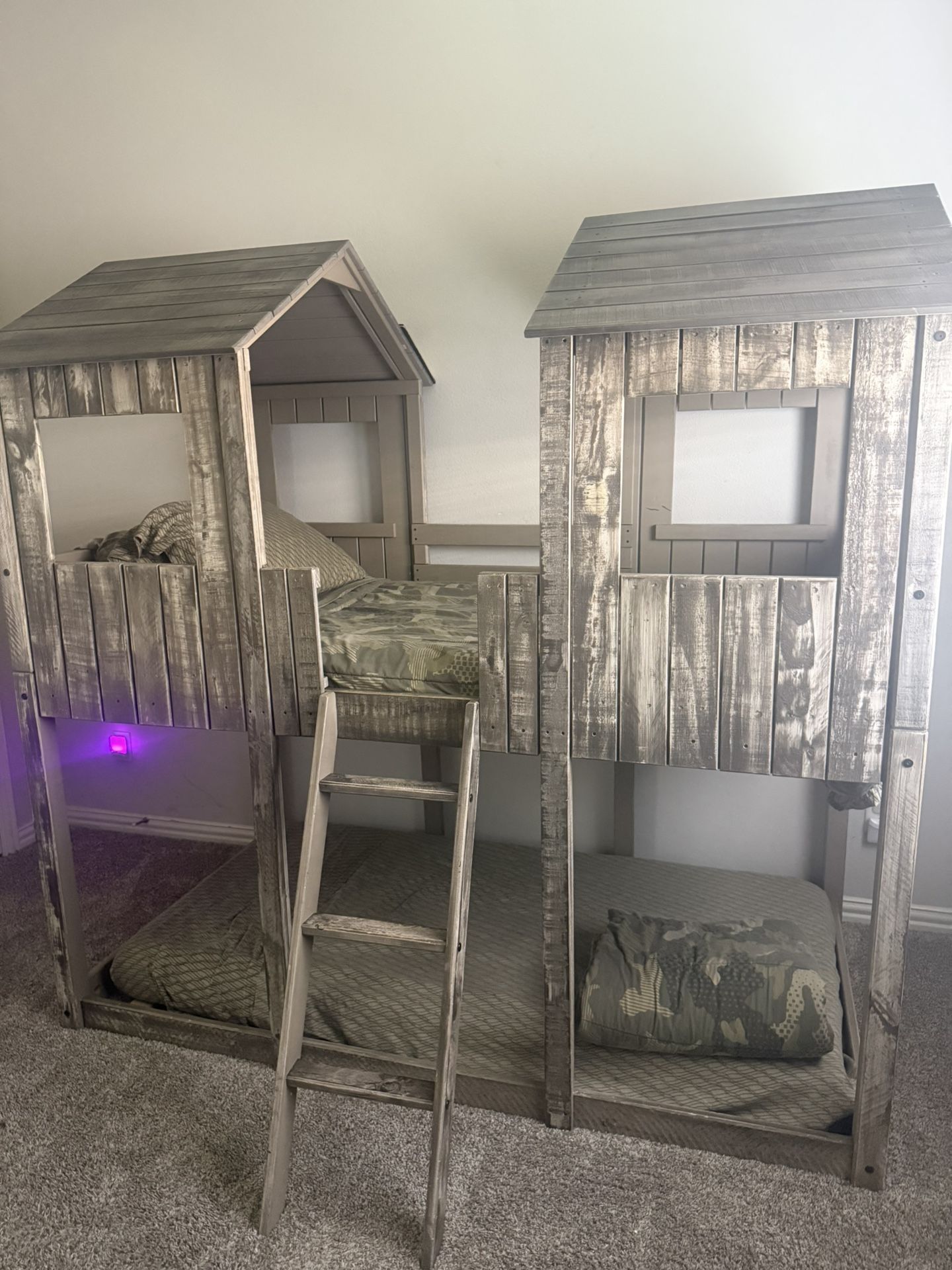 Rustic Cabin Style Bunk Bed