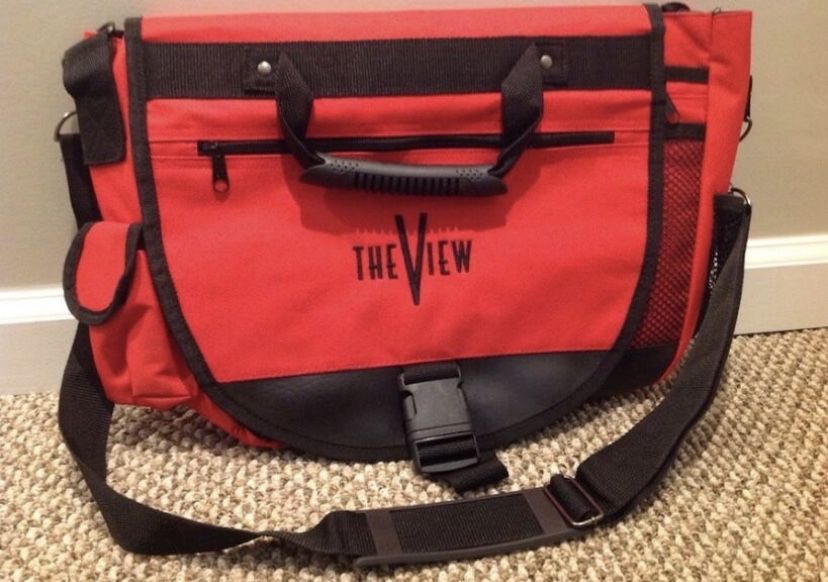 THE VIEW Messenger Bag