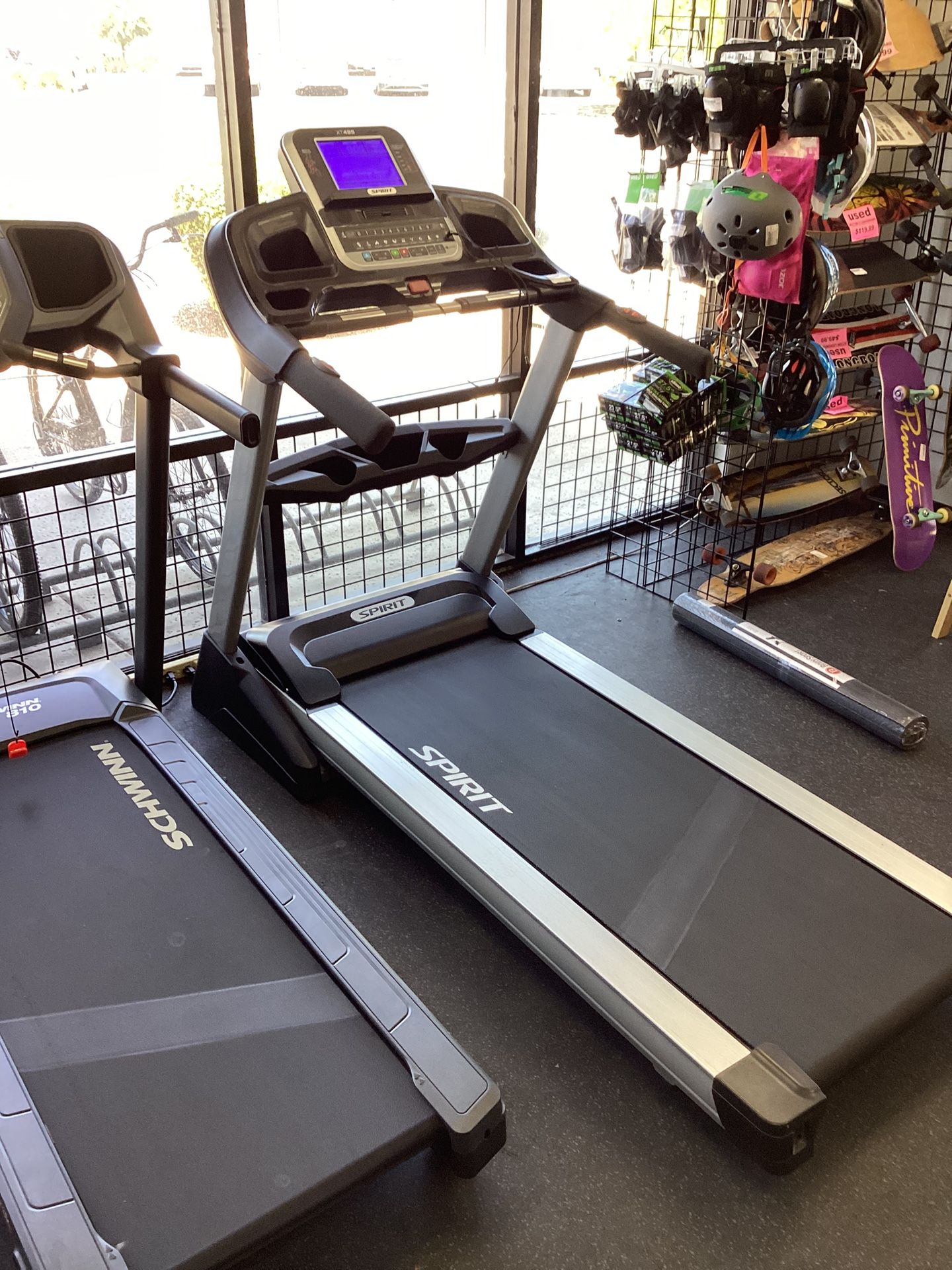 Spirit XT485 Heavy Duty Folding Treadmill With Only 5 Hours Of Use And 60 Day Warranty