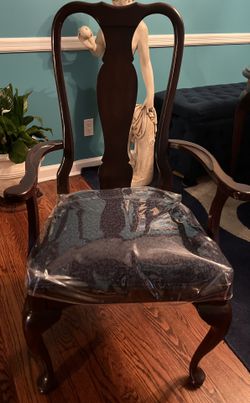 6 Dining chairs $400