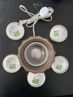 Yankee candle Warmer, Electric With 5 Air Fresheners
