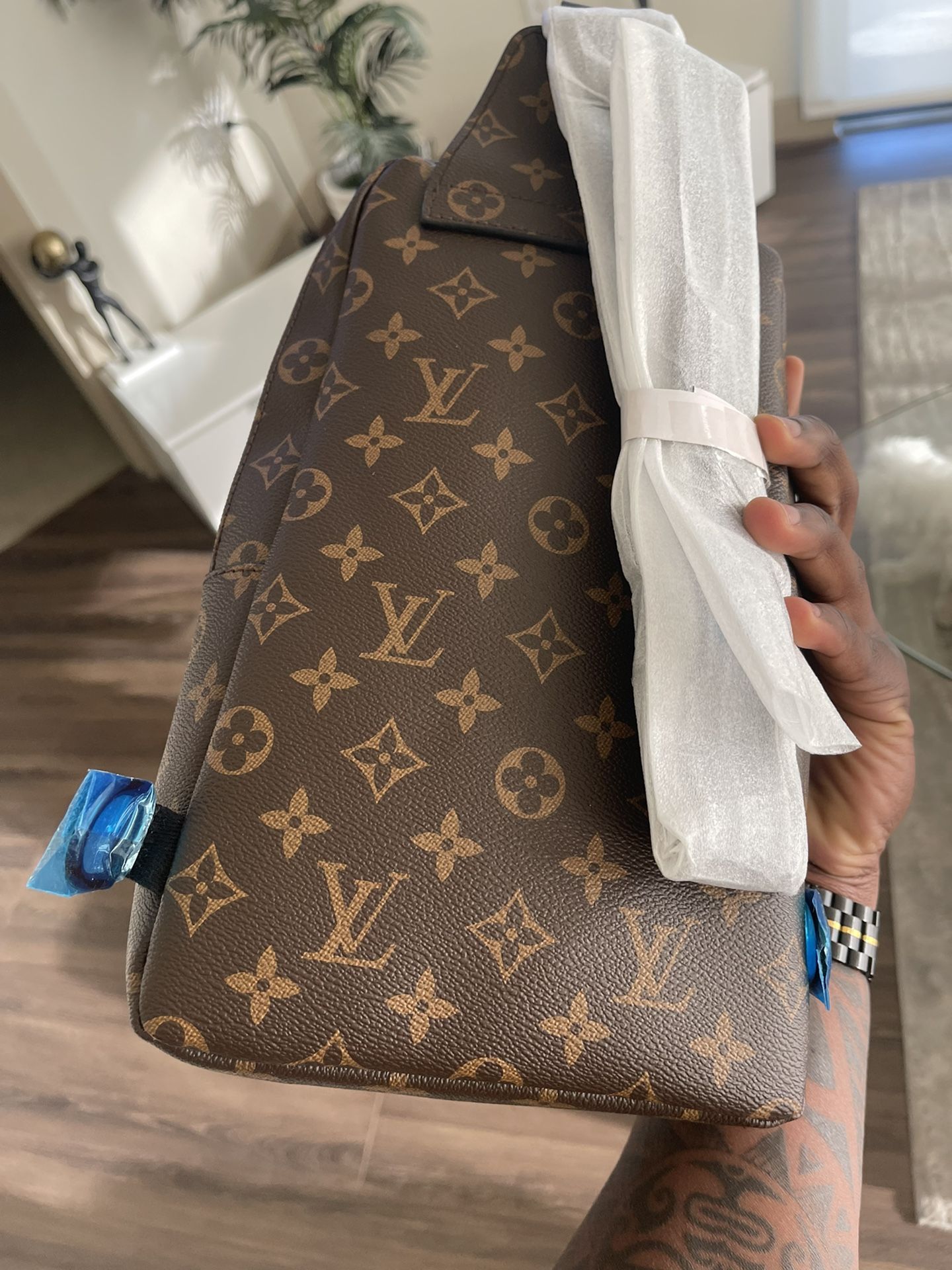 Lv Avenue Sling Bag for Sale in Houston, TX - OfferUp