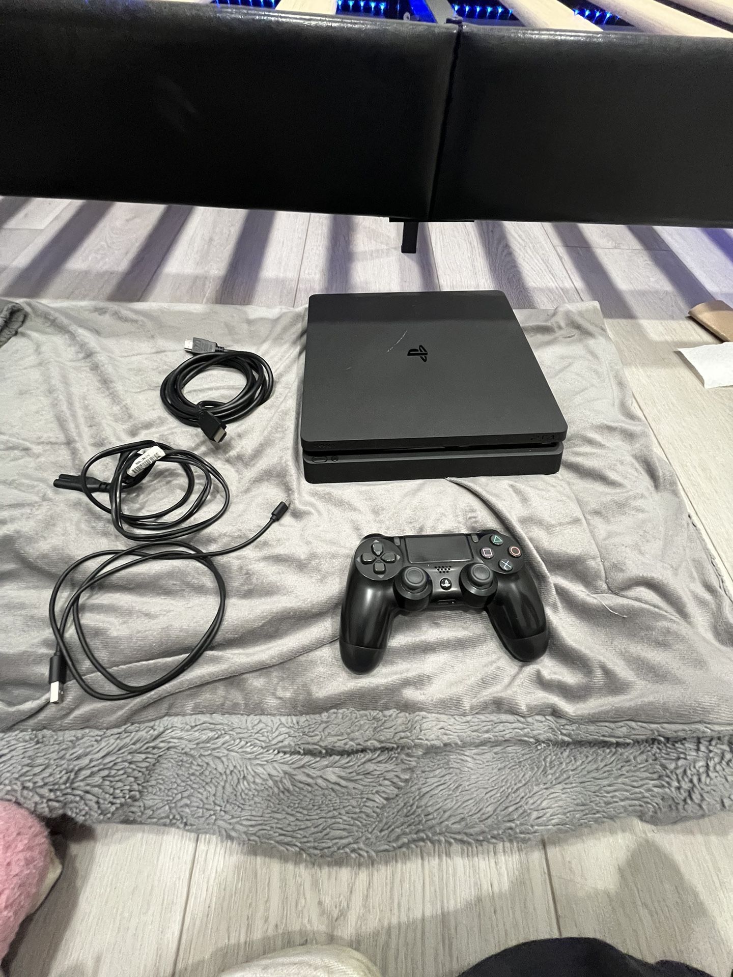 PS4+Controller+power & HDMI Cable+ Charging Cable