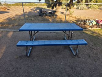 Picnic table
