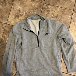 Women’s Nike sweater size meidum