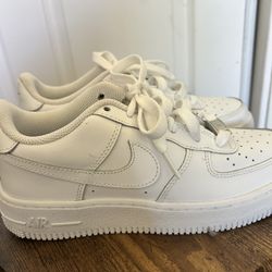 NIKE AIR FORCE 1 LOW - YOUTH SIZE 5Y