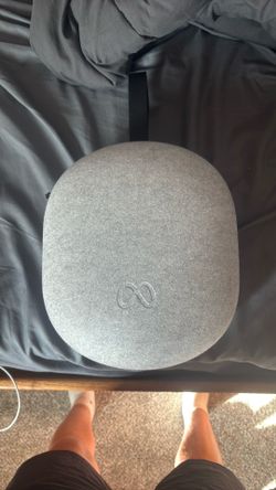 Oculus Meta Quest 3S With Carry Case