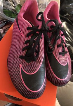 Nike soccer girls shoes pink