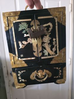 Jewelry box