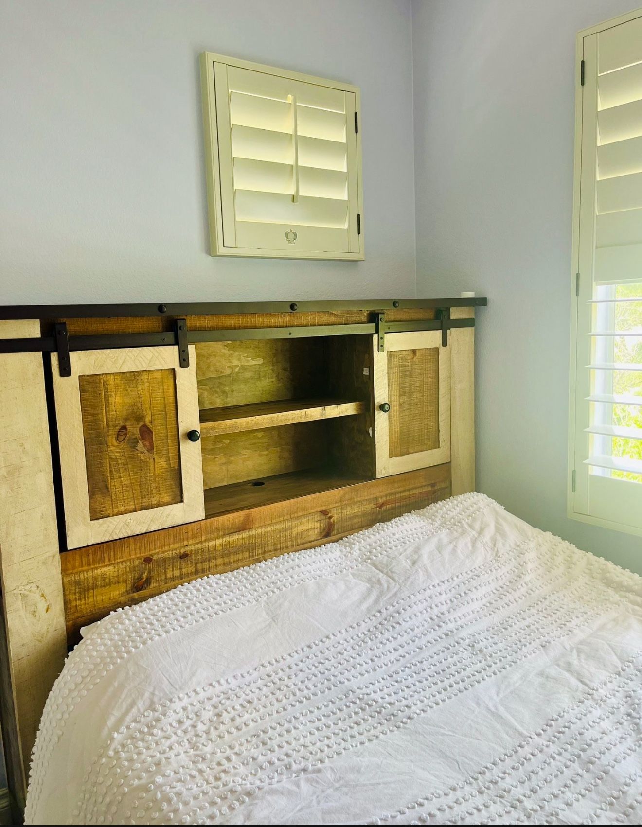 High Quality Bedroom Set With Nightstand Dresser And Mirror
