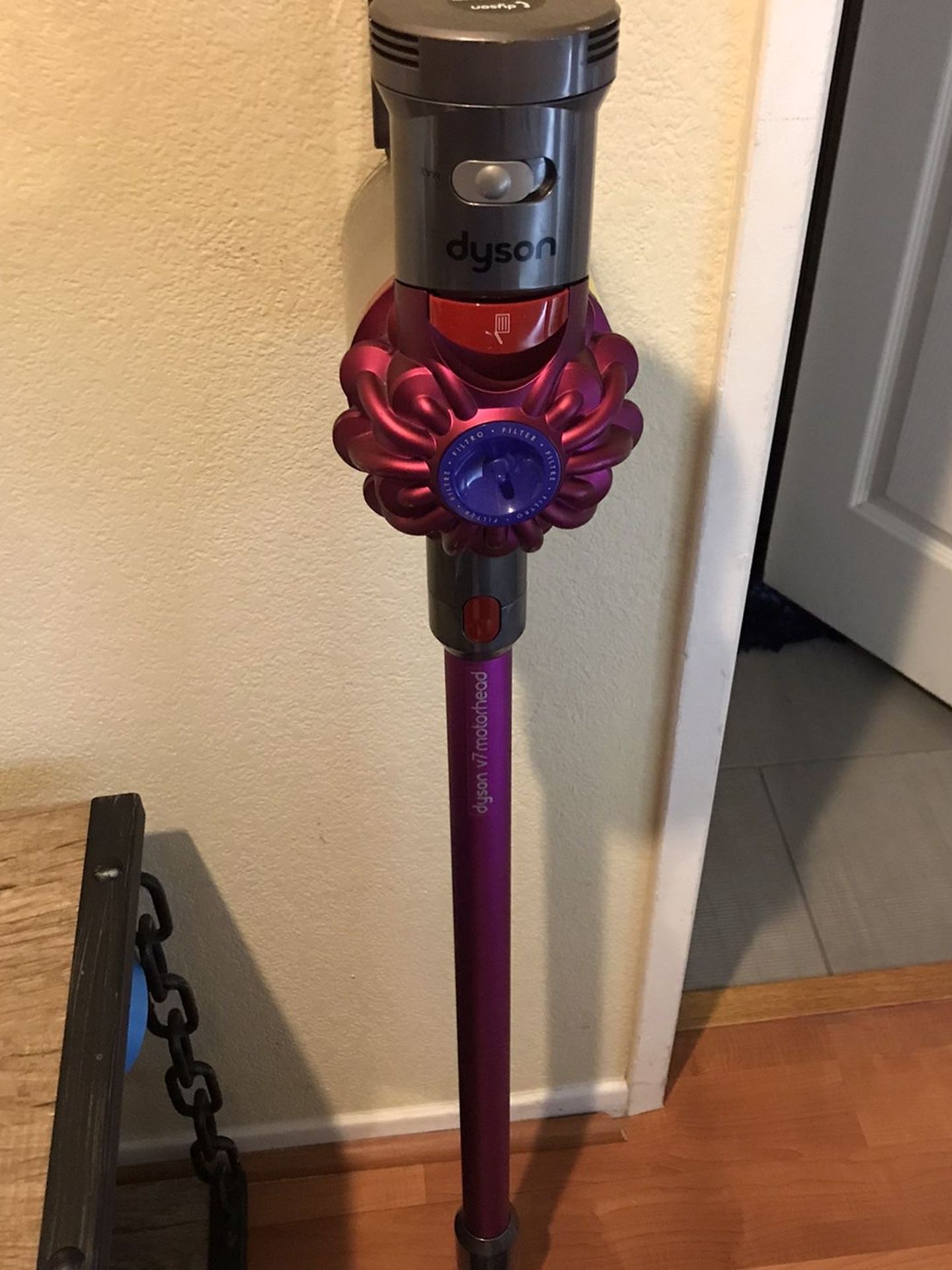 ON HOLD- Dyson 7- Cordless Vacuum- Used In Great Condition