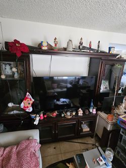 Entertainment center