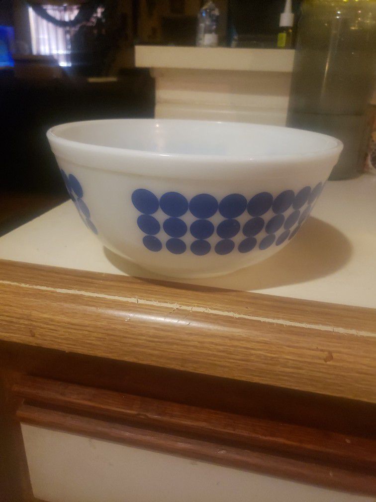 Vintage Pyrex Bowl 
