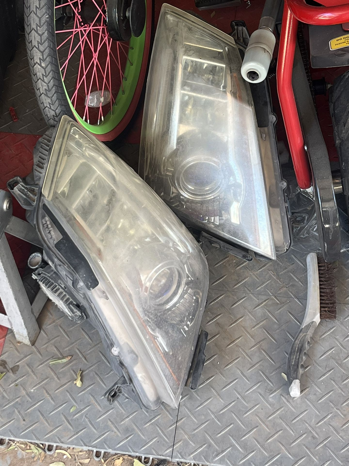 Cadillac CTS Headlights OEM
