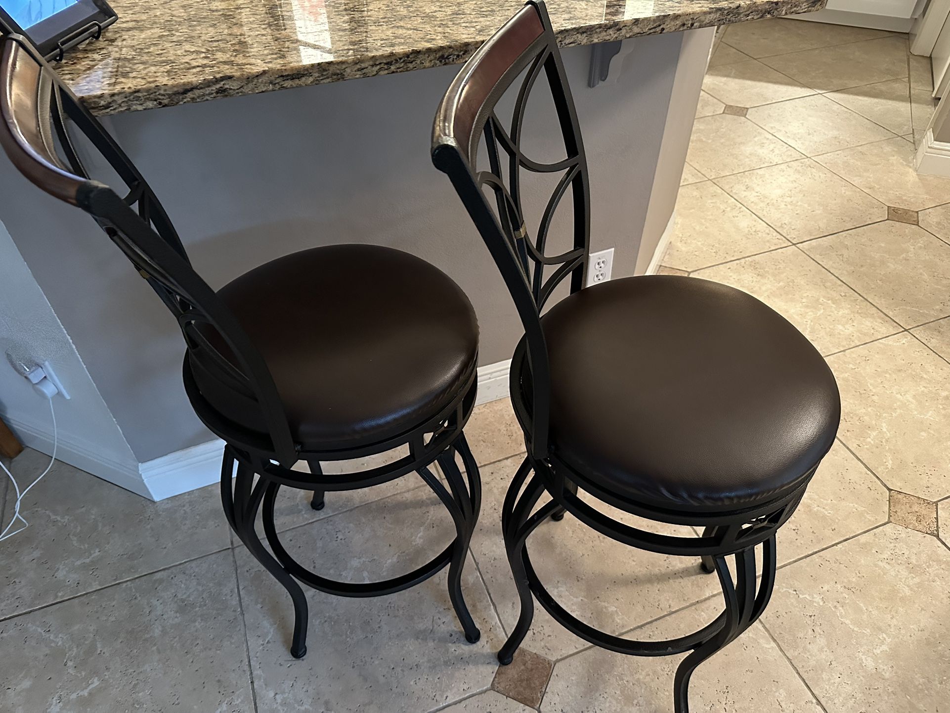 2 Swivel Bar Stools