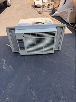 Very good condition GE air conditioner