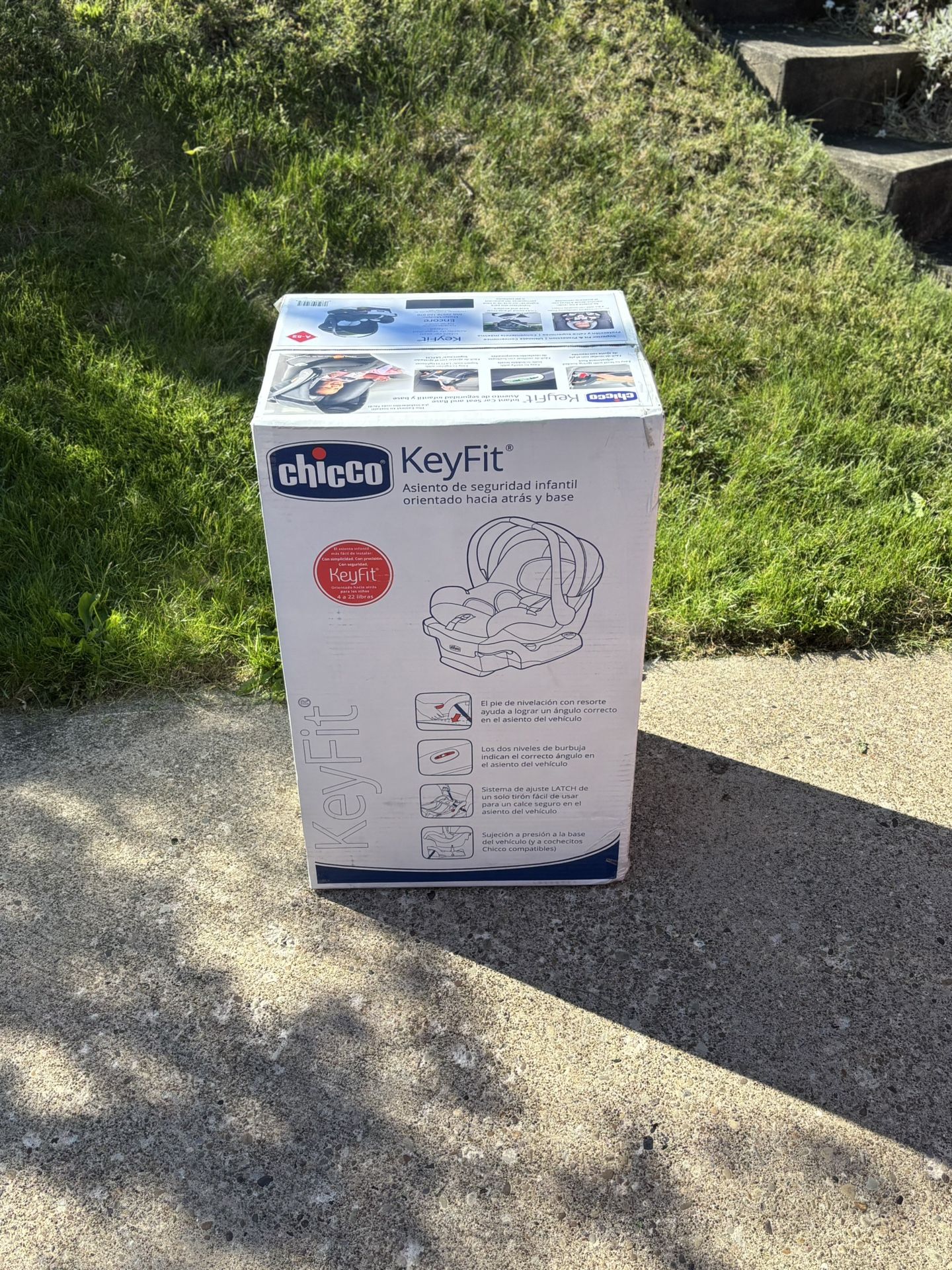 Chicco Keyfit Car Seat W/ Base NEW