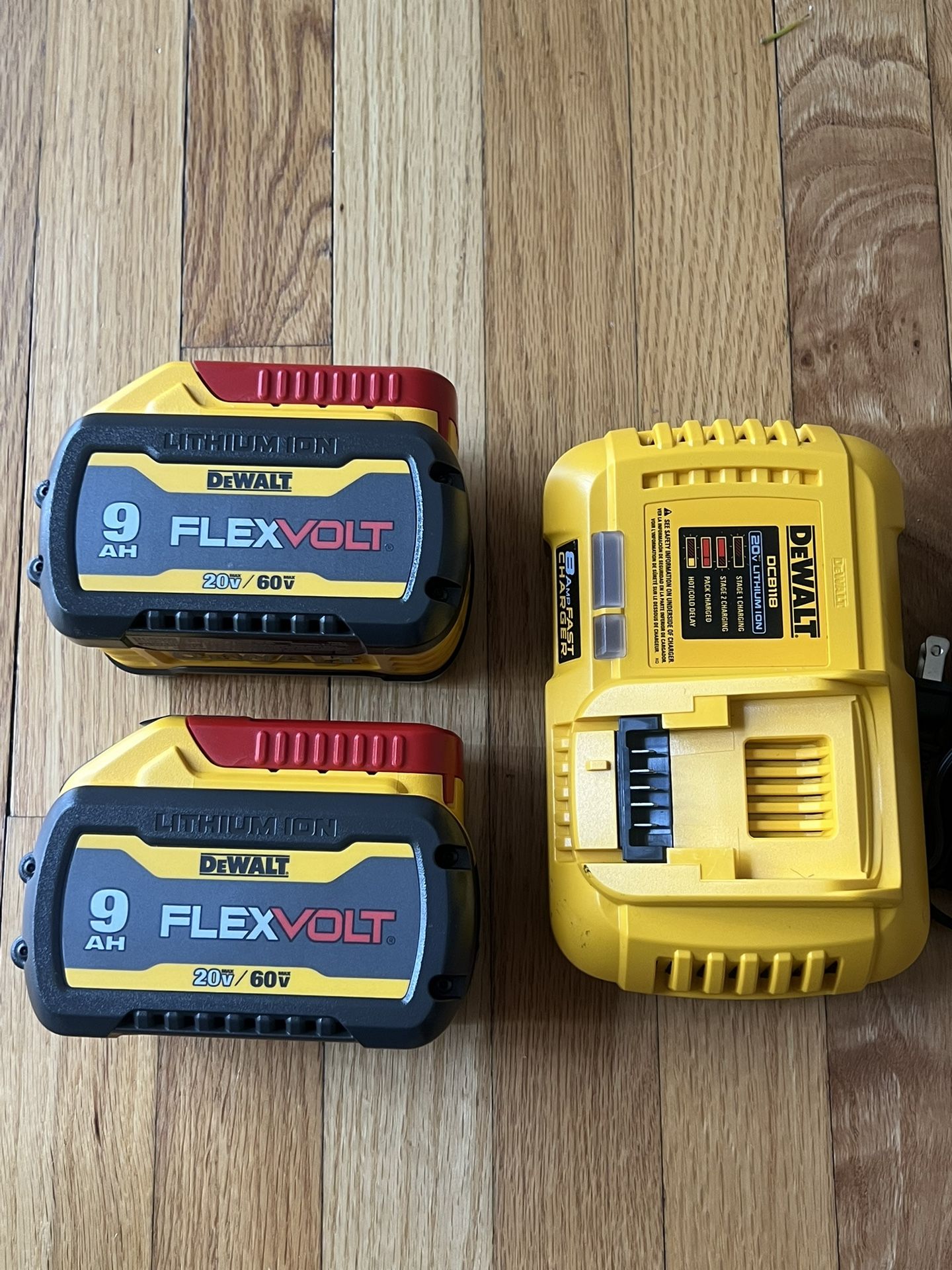 *NEW* Dewalt 60V Flexvolt Battery 9.0Ah (2-pack) and DCB118 Rapid Charger