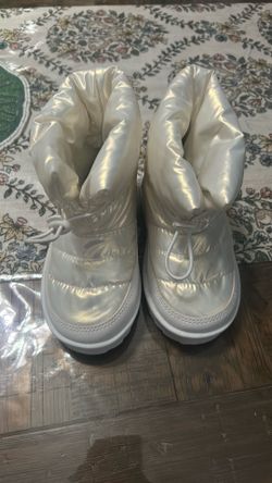 Kid boots