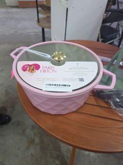 PARIS HILTON- 7 Quarts cast Aluminum Dutch Oven