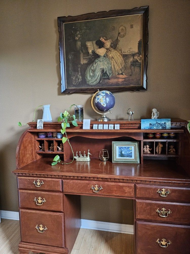 Vintage Roll-Top Wooden Desk - Antique Farmhouse Style