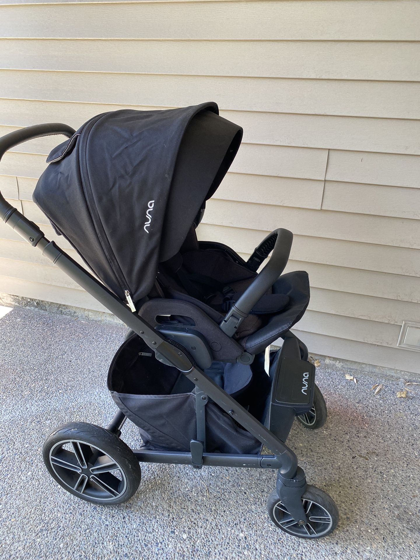 2018 Nuna Mixx2 Stroller WITH car seat adapter clips for Sale in Auburn