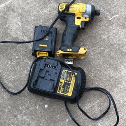 Dewalt Impact Driver 20V Max With Battery And Charger