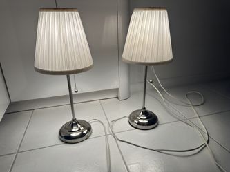 2 white lamps used