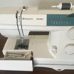 HUSQVARNA VIKING EMERALD 116 Sewing Machine