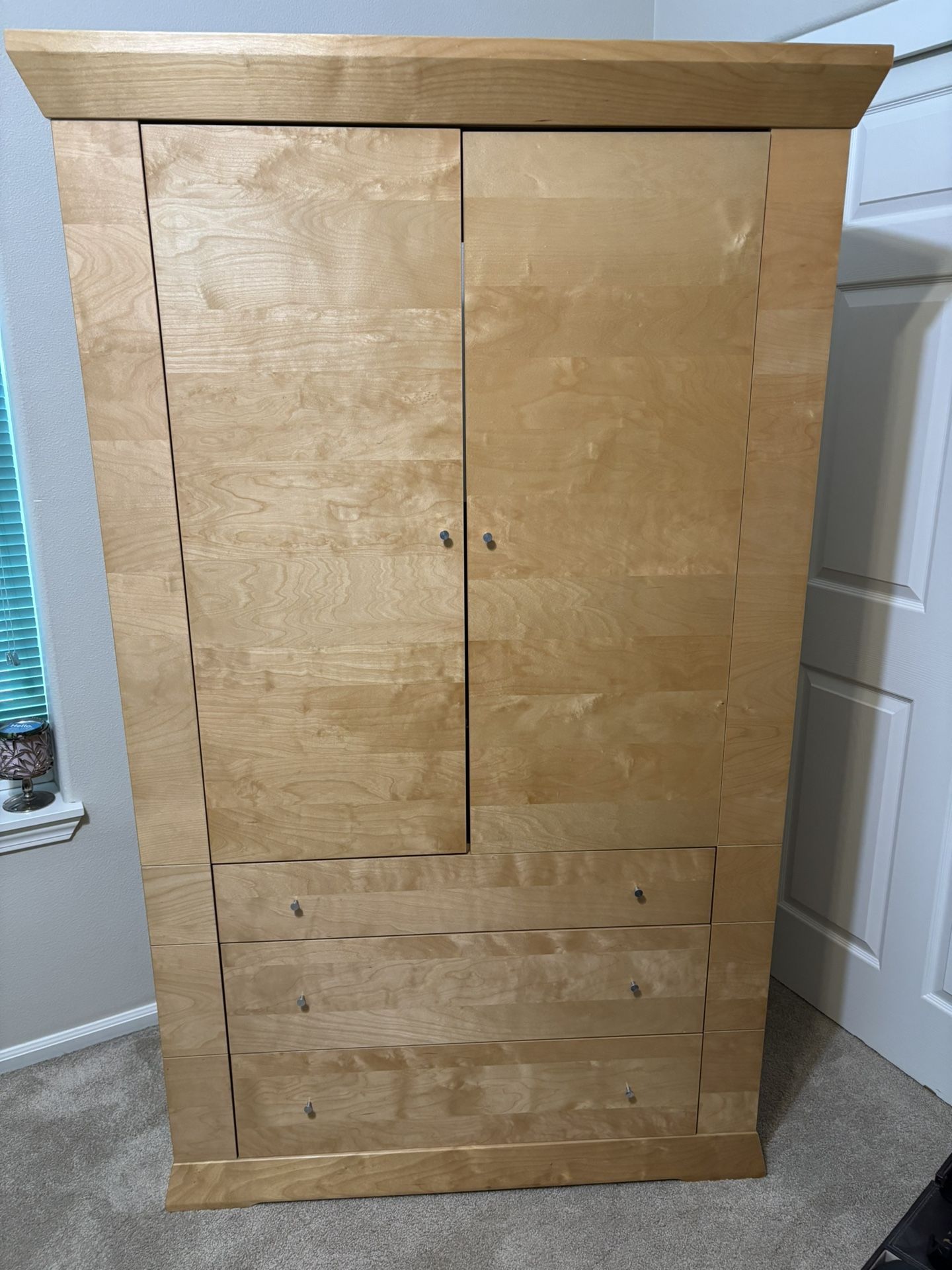 Armoire/Dresser/Wardrobe
