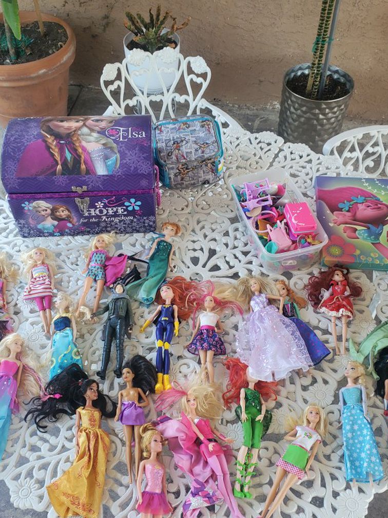 barbie dolls & accessores
