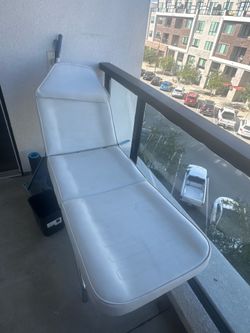 Tattoo bed