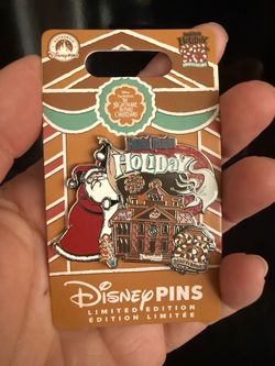 Disney Haunted Mansion Holiday Limited Release Pin (Sandy Claws and Zero)