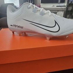 Brand NEW Nike Softball Cleats 