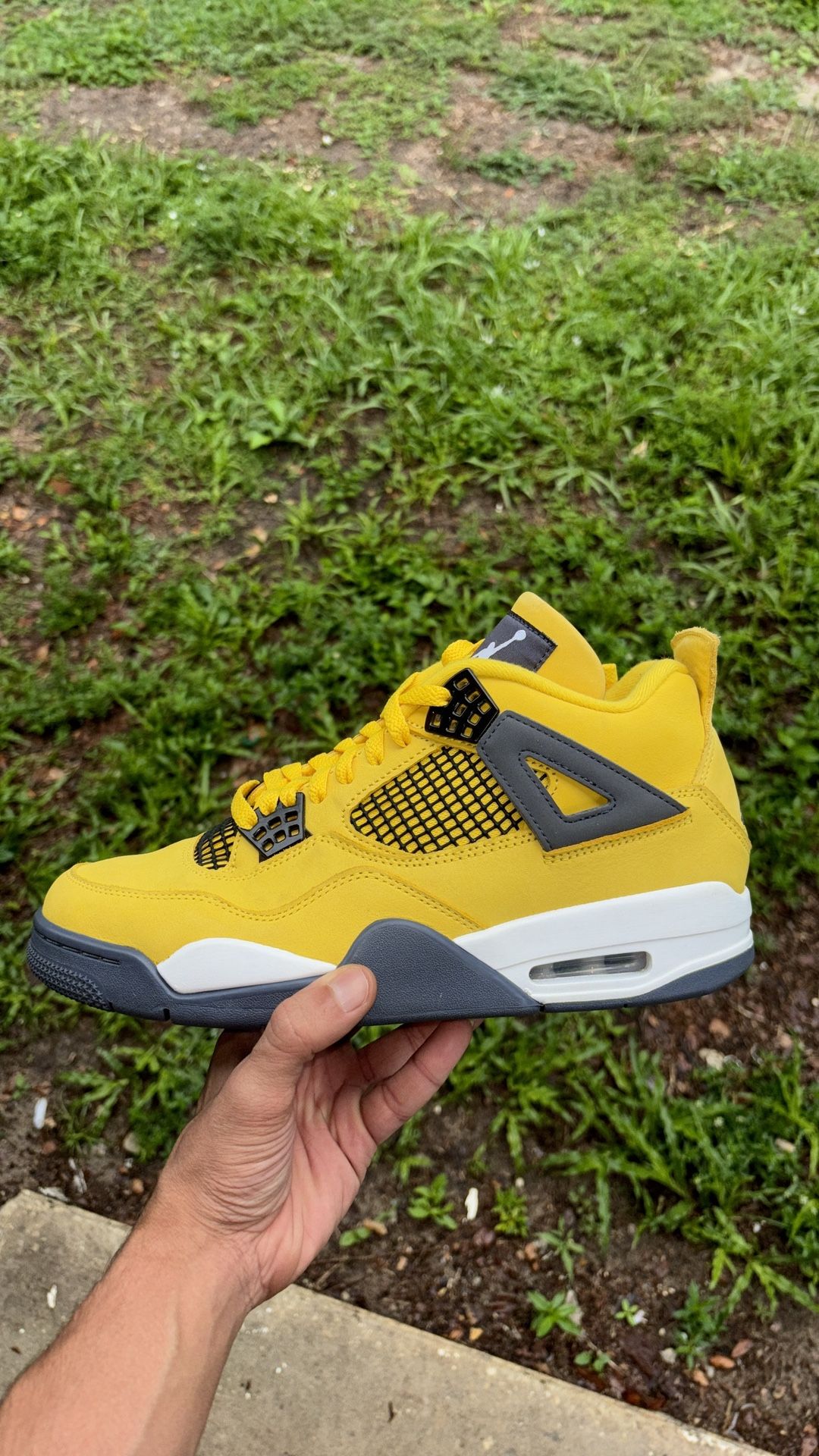Jordan Retro 4 Lightning Size 9 9/10