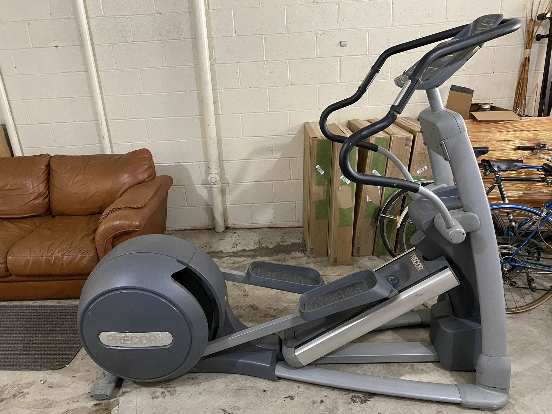 Precor Elliptical Cross-Training Machine (EFX546i)