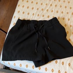 Lululemon Women Shorts Size 4