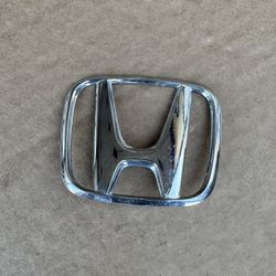 01-05 Honda Civic Trunk Emblem