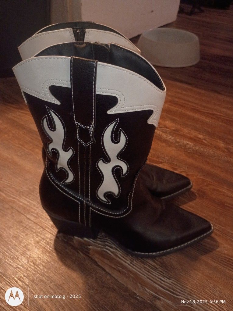 Cowgirl Boots Size 7
