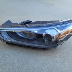 2019 Hyundai Ioniq Driver Left Headlight Cracked