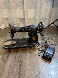 1937 Vintage SINGER 15-90 Sewing Machine, Works Perfect.