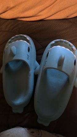 Shark shoes size 34-35 women