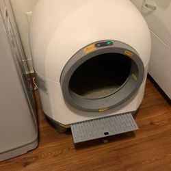 Automatic Self Cleaning Cat Litter Box 