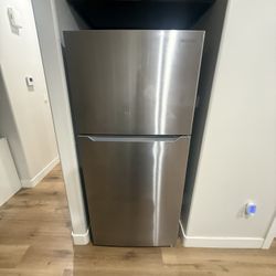 Insignia Refrigerator