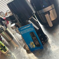 SodaStream Fizzi Sparkling Water Maker + Bottle (Black)